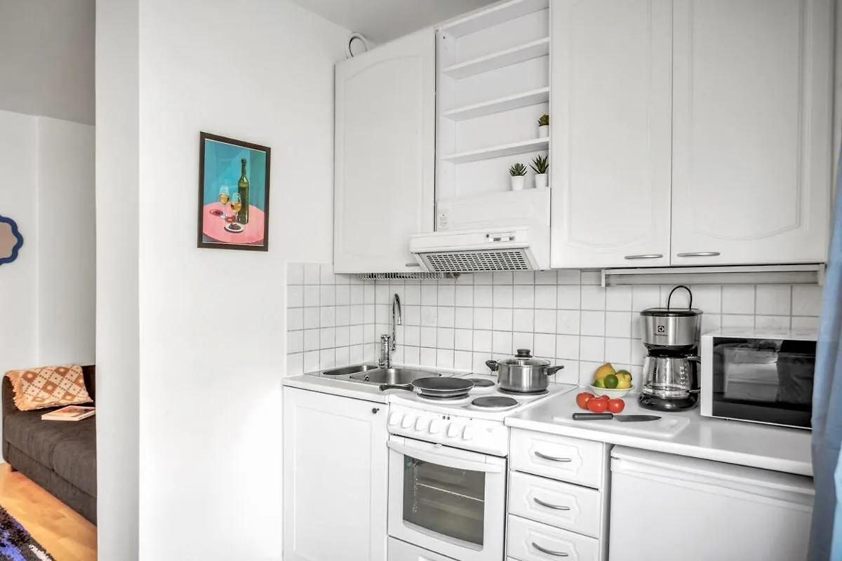 Design District W King Bed, Netflix, Tram And Bus Nearby Apartment Helsinki Finland