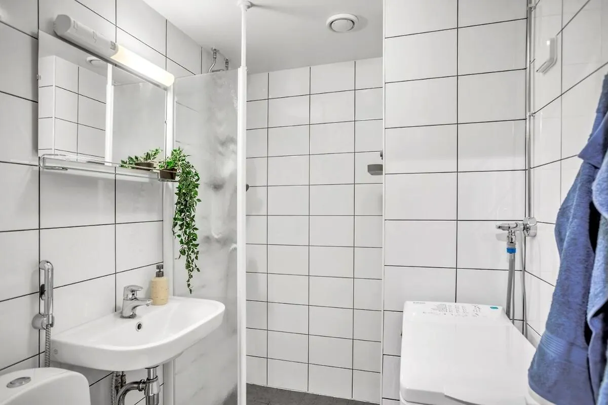 Design District W King Bed, Netflix, Tram And Bus Nearby Apartment Helsinki
