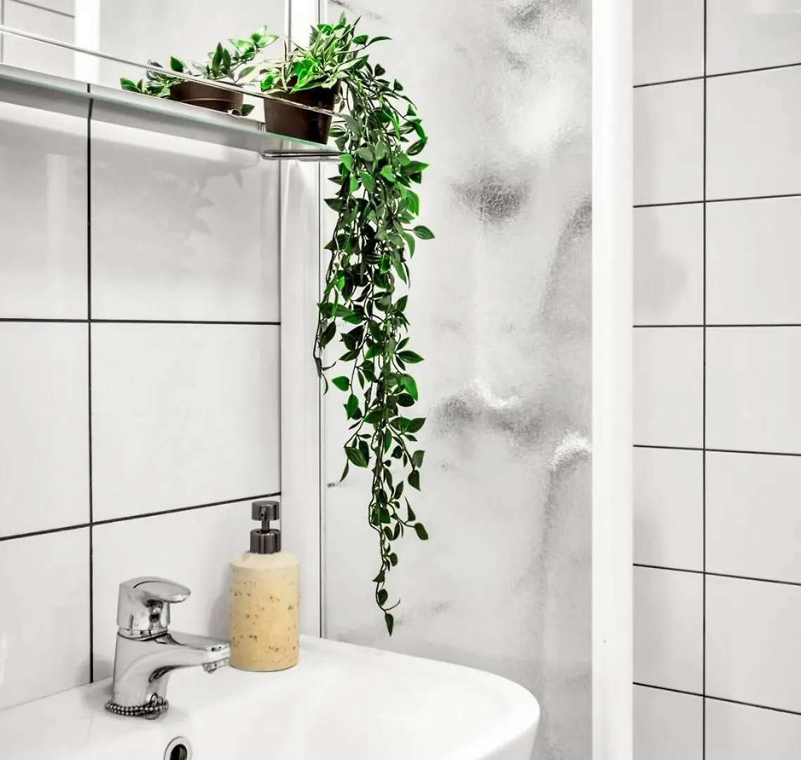 Design District W King Bed, Netflix, Tram And Bus Nearby Apartment Helsinki Finland